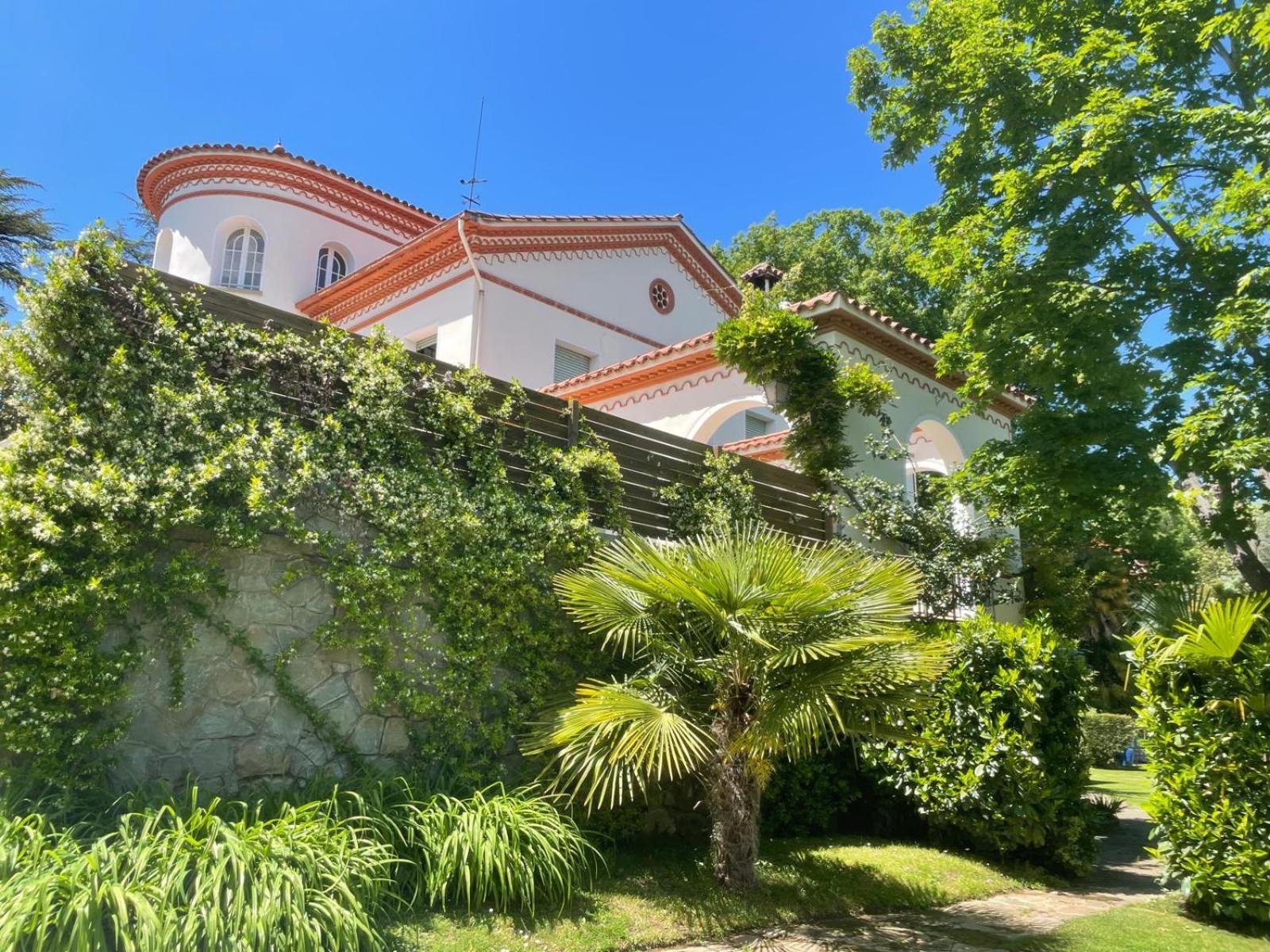 Espectacular Casa Chateau En El Centro De Olot Eksteriør bilde