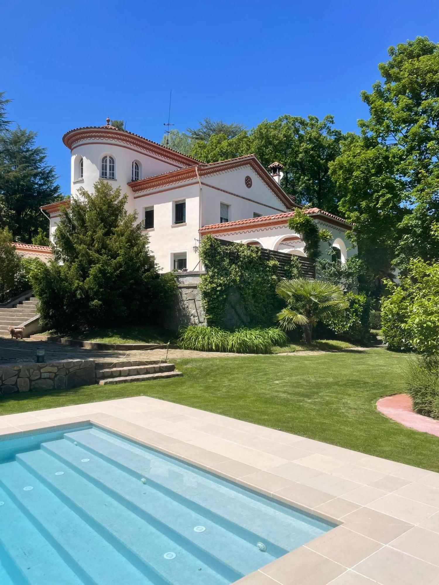 Espectacular Casa Chateau En El Centro De Olot Eksteriør bilde