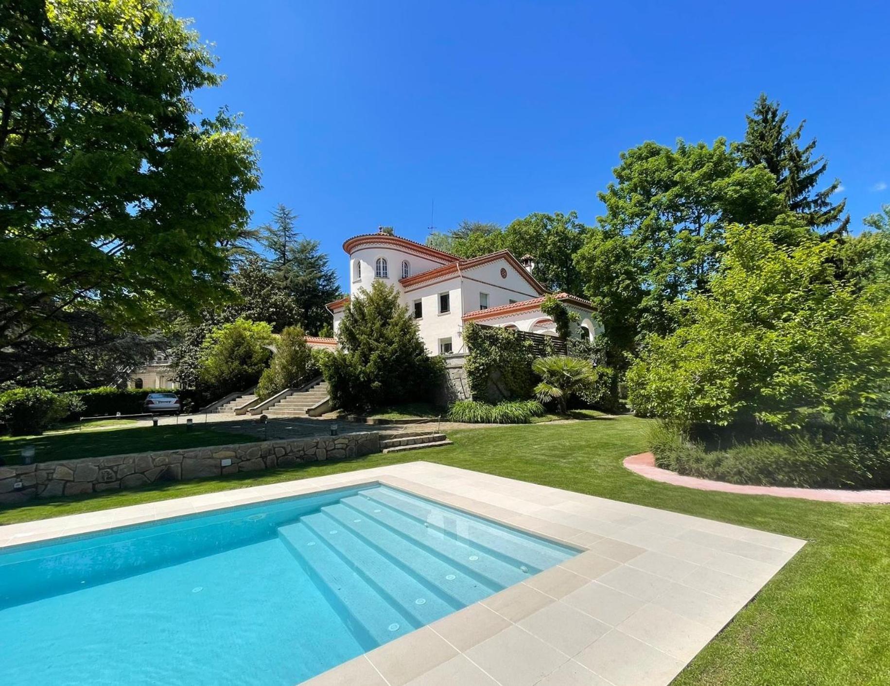 Espectacular Casa Chateau En El Centro De Olot Eksteriør bilde